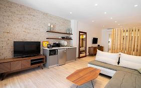Fns Lounge Suites